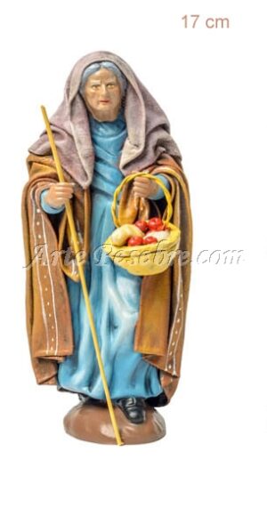 Anciana con cesta de frutas