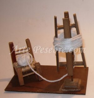 Hiladora alta de madera
