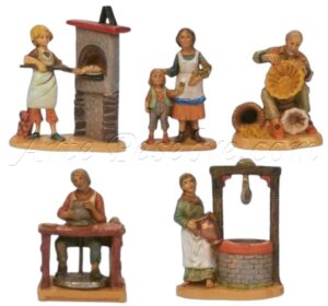 Lote de 5 fig. surtidas en aspecto madera