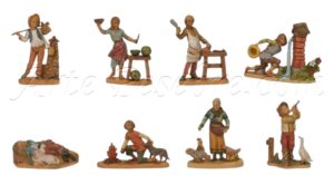 Lote de 8 fig. surtidas en aspecto madera