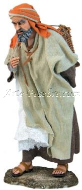 Pastor cargando cesto a la espalda